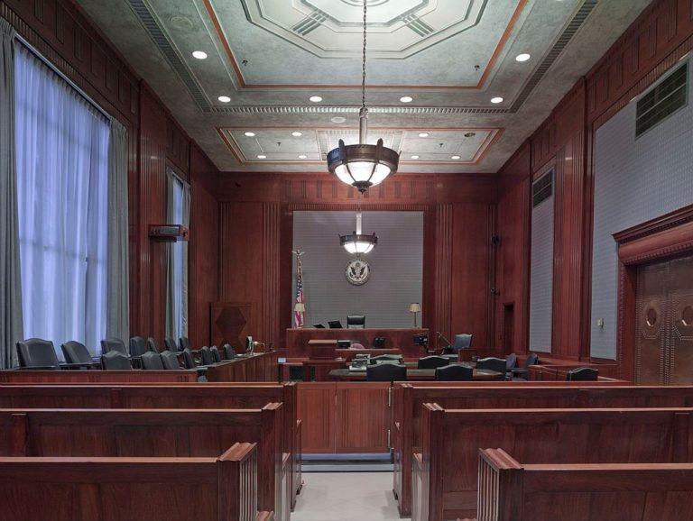 courtroom, wood texture, benches-898931.jpg